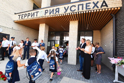 В День знаний построенная корпорацией ЖБК-1 школа «Территория успеха» открыла двери для учеников 
