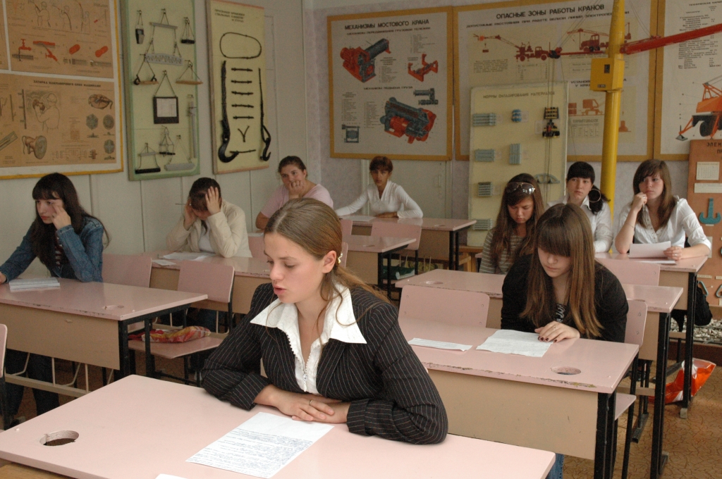В Учебно-курсовом кобминате Завода ЖБК-1 школьники с интересом осваивают рабочие профессии