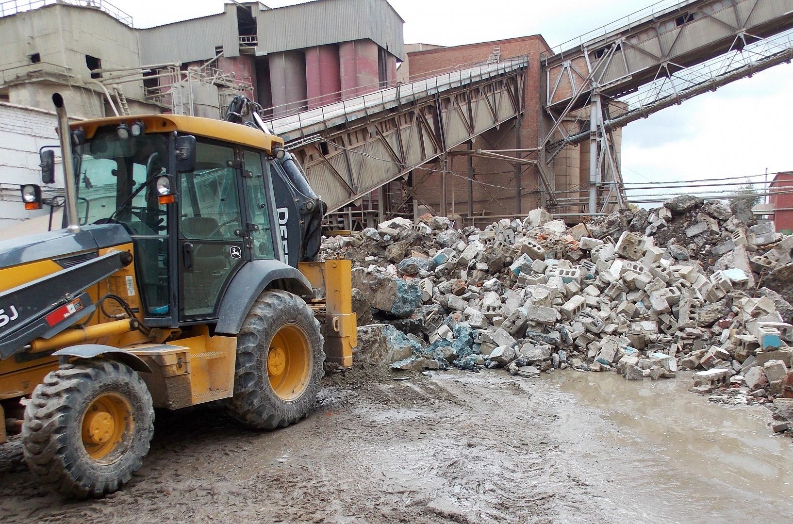 Завод ЖБК-1 осуществляет сбор, обработку и утилизацию строительных отходов: