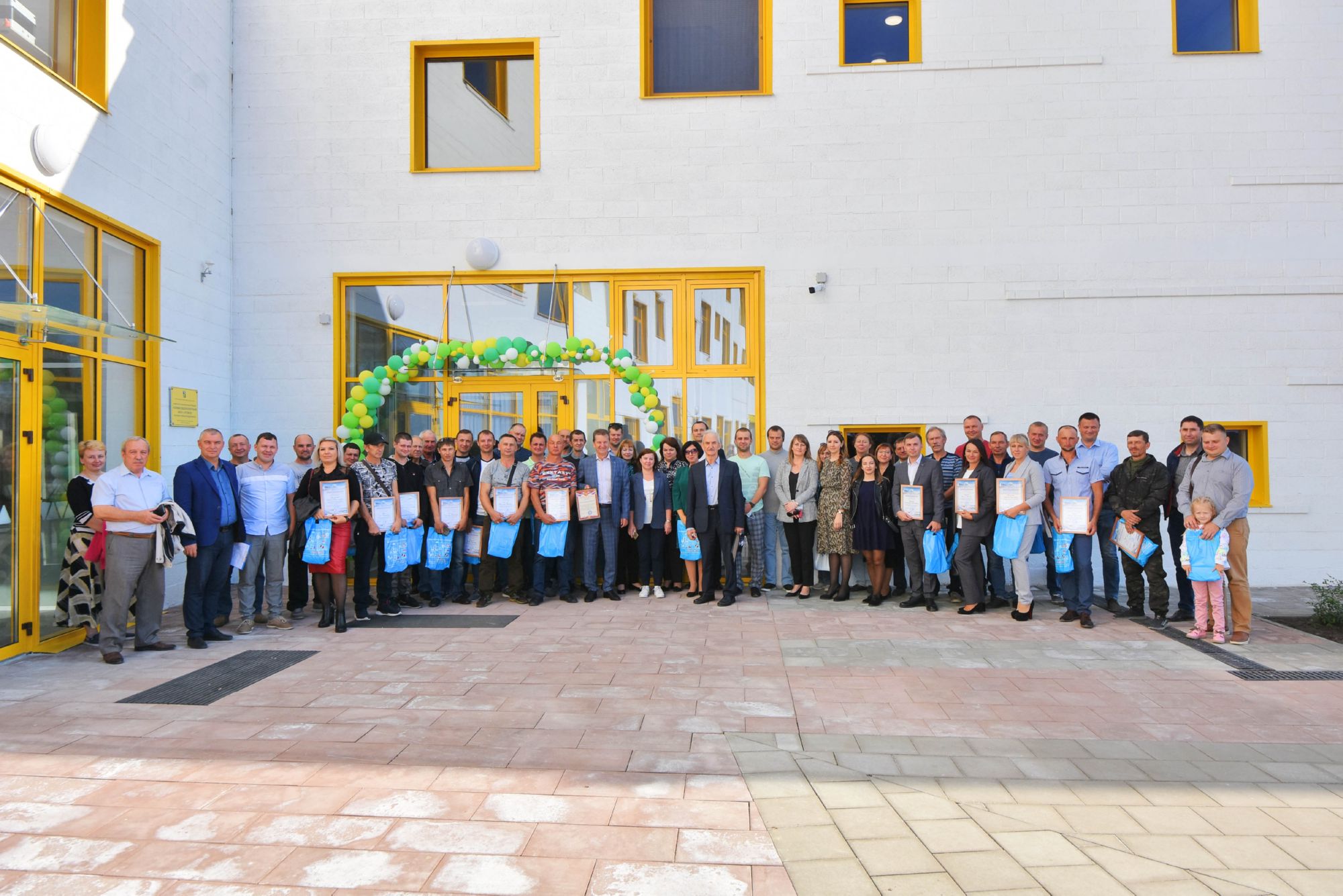 Работники Корпорации ЖБК-1, построившие школу в Крутом Логу, получили награды