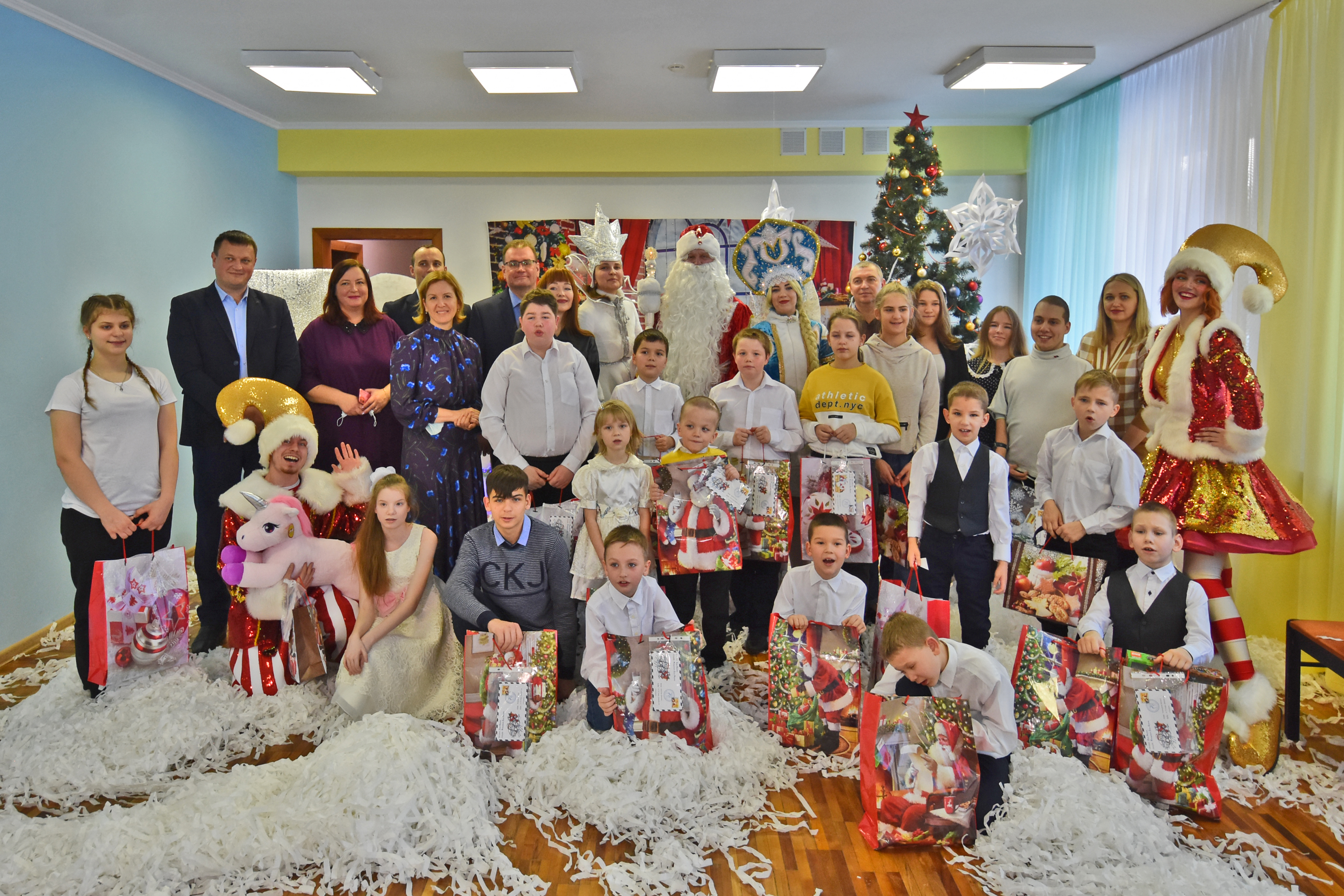 Корпорация ЖБК-1 поздравила с Новым годом воспитанников Разуменского дома детства