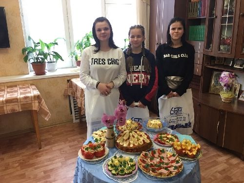 Работники Корпорации ЖБК-1 поздравили с наступающим праздником 8 марта своих подопечных - воспитанниц Разуменского дома детства