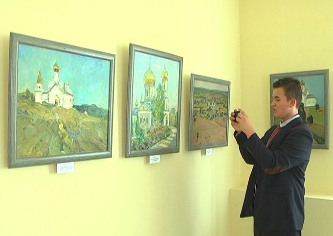 В Центре образования № 6 «Перспектива» открылась  выставка художников 