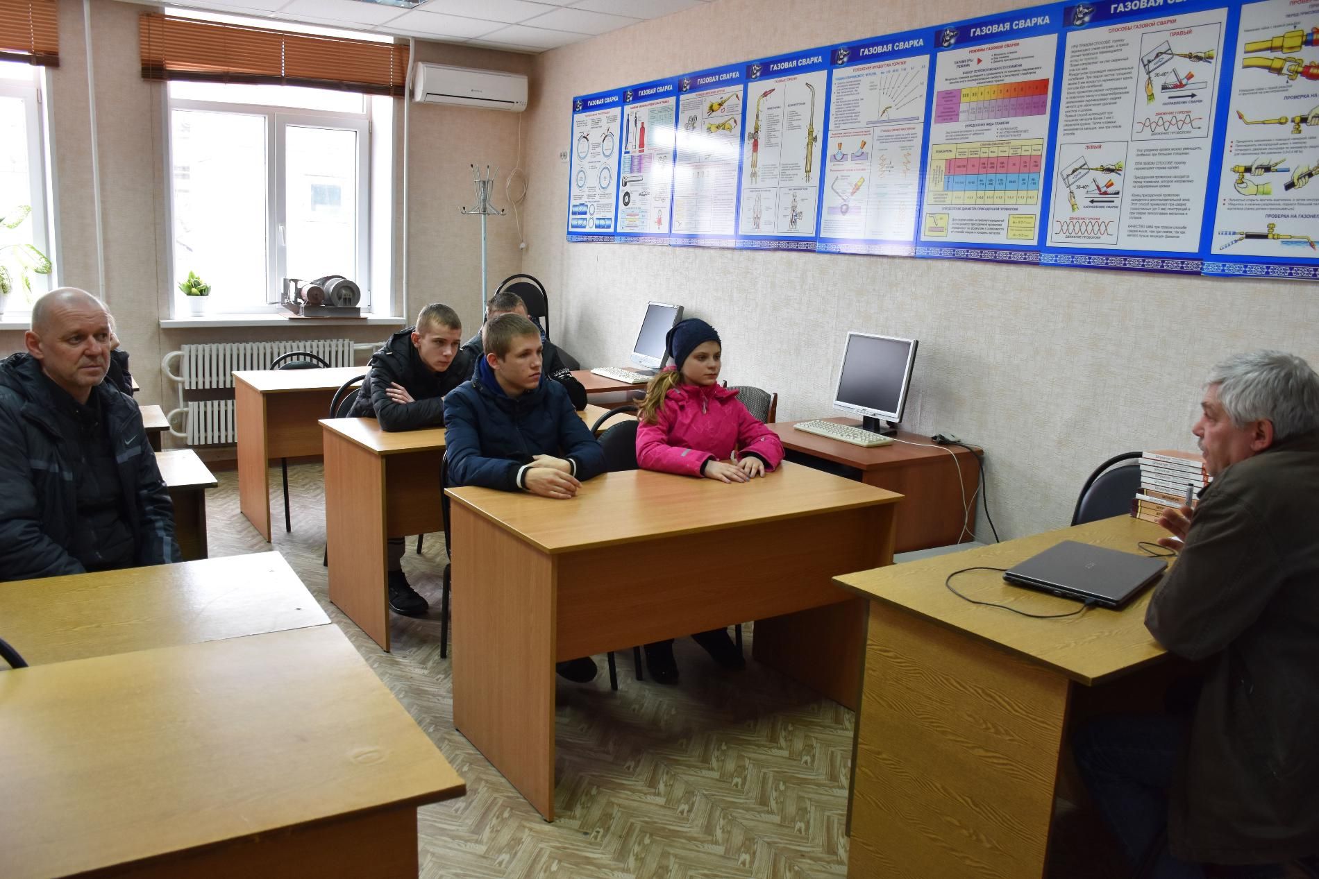 Воспитанники Разуменского дома детства посетили Учебно-курсовой комбинат ЖБК-1