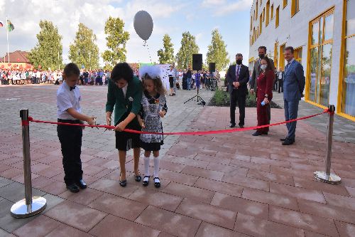 Глава Белгородской области принял участие в церемонии открытия новой школы в Крутом Логу 