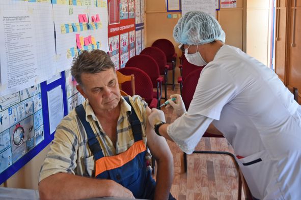 ЖБК-1 организовал выездные центры для вакцинации сотрудников от COVID-19!