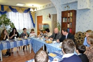 Уполномоченный по правам человека в Белгородской области Александр Панин посетил Дом детства