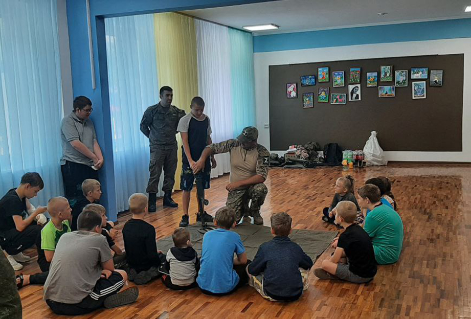 Солдаты России в Разуменском доме детства.