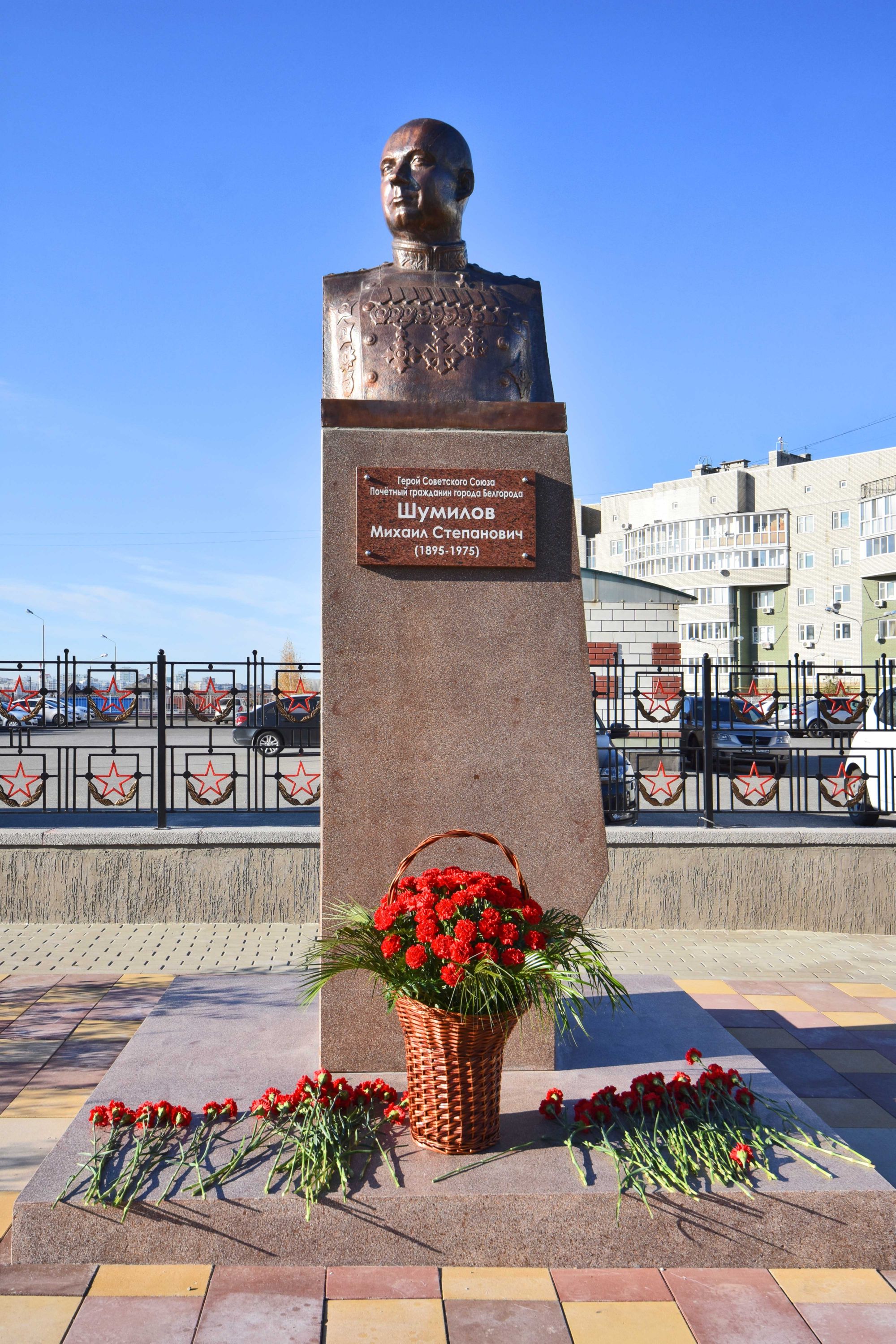 Корпорация ЖБК-1 установила бюст Героя Советского союза Михаила Шумилова в микрорайоне «Новый-2».