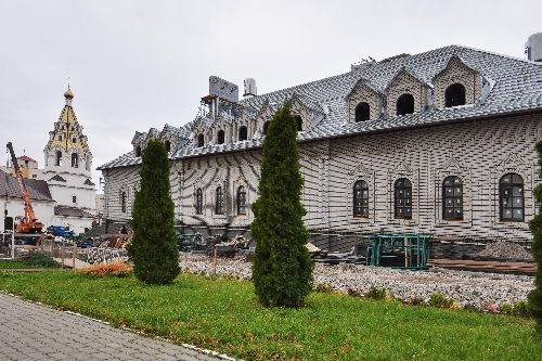 Продолжается строительство Игуменского корпуса Марфо-Мариинского монастыря в г. Белгороде.