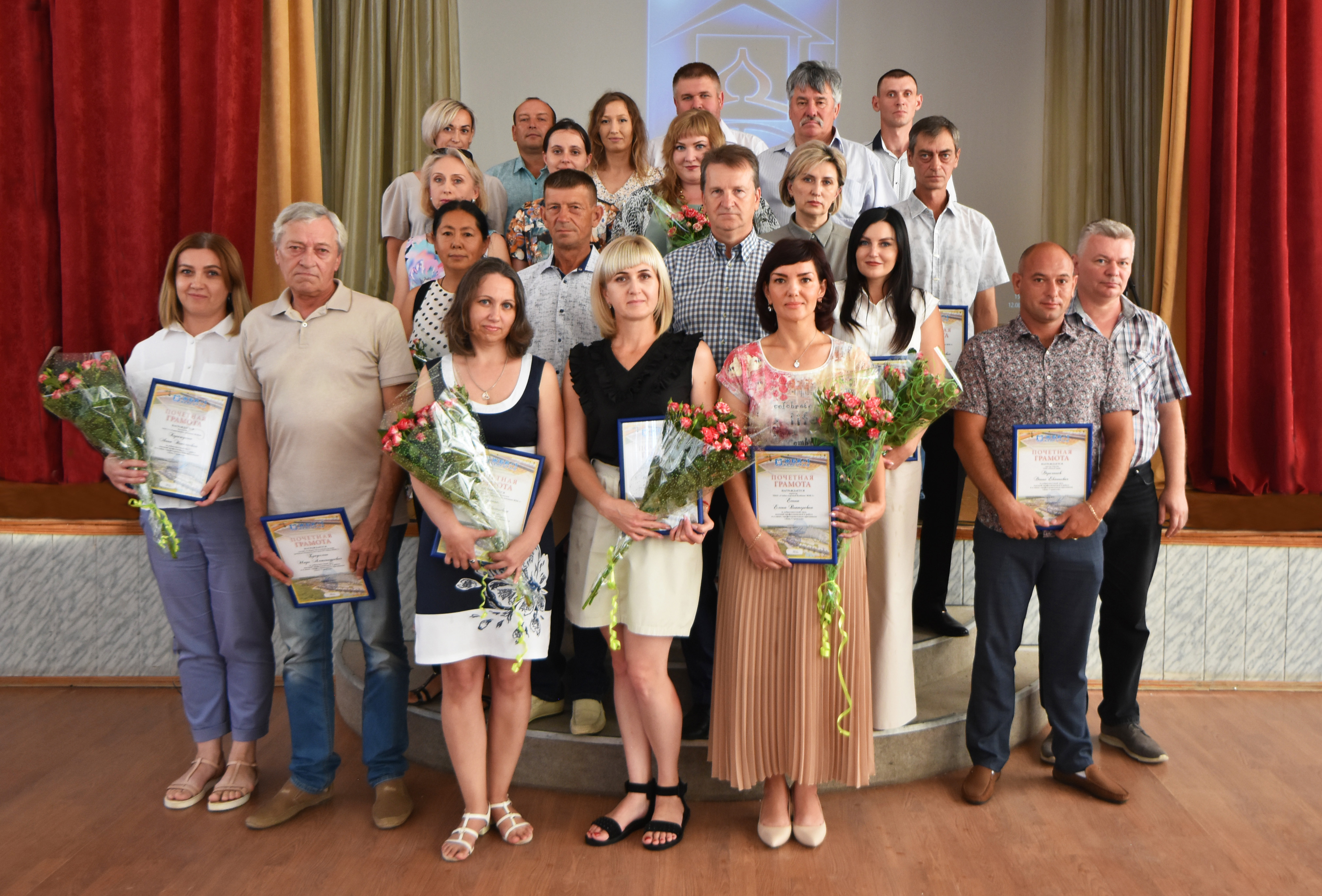 12 августа и в актовом зале Заводоуправления поздравили лучших сотрудников Корпорации ЖБК-1.